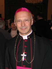Bishop_Angelo_Bagnasco_(2005).jpg