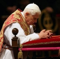 Benoît XVI en prière 110908_priere.jpg