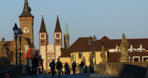 Wurzburg-Baviere-Eglise-et-mairie-©Pixabay-620x330.jpg