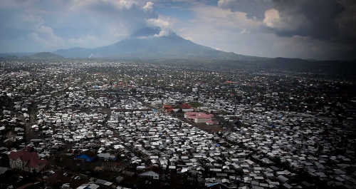 Nyiragongo 1920px-2015_Goma__volcano_Nyiragongo_in_background_-_North_Kivu_20875766889.jpg