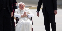 WEB3-BENEDICT-XVI-GERMANY-PLANE-043_dpa-pa_200622-99-518809_dpai-SVEN-HOPPE-dpa-Pool-dpa-Picture-Alliance-via-AFP.jpg