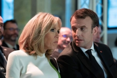 brigitte-et-emmanuel-macron-discussion-au-college-des-bernardins.jpg