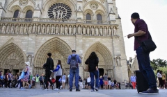 cathedrale-notre-dame-paris-touristes-fideles-payer-entree.jpg