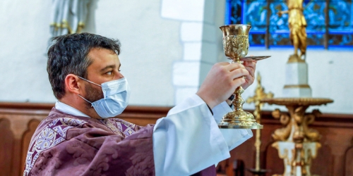 web3-priest-mask-mass-eucharist.jpg