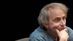 Houellebecq 996aa266b394bc9fb351d9a11ca98ed5-serotonine-michel-houellebecq-revient-avec-un-livre-sombre-et-poignant.jpg