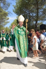 Mgr Rey cotignac-500_benediction-de-mgr-rey.jpg