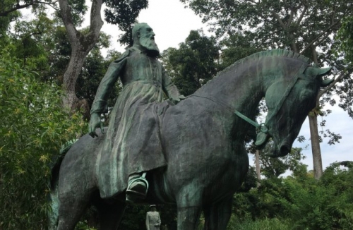 statue-of-leopold-ii-690x450.jpg