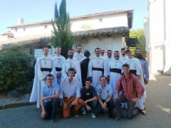 l-abbe-fabrice-loiseau-et-les-missionnaires-de-la-misericorde-divine_article.jpg