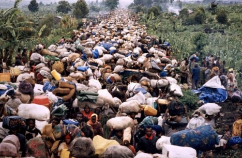 Empire-du-silence-foule-690x450.jpg