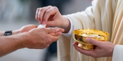 WEB3-EUCHARIST-COMMUNION-MASS.jpg