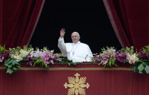 648x415_pape-francois-pendant-benediction-urbi-orbi-5-avril-2015-vatican.jpg