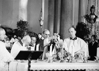 Le-pape-Paul-VI-celebre-messe-italien-premier-dimanche-careme-7-mars-1965-paroisse-Tous-saints-Rome_0.jpg